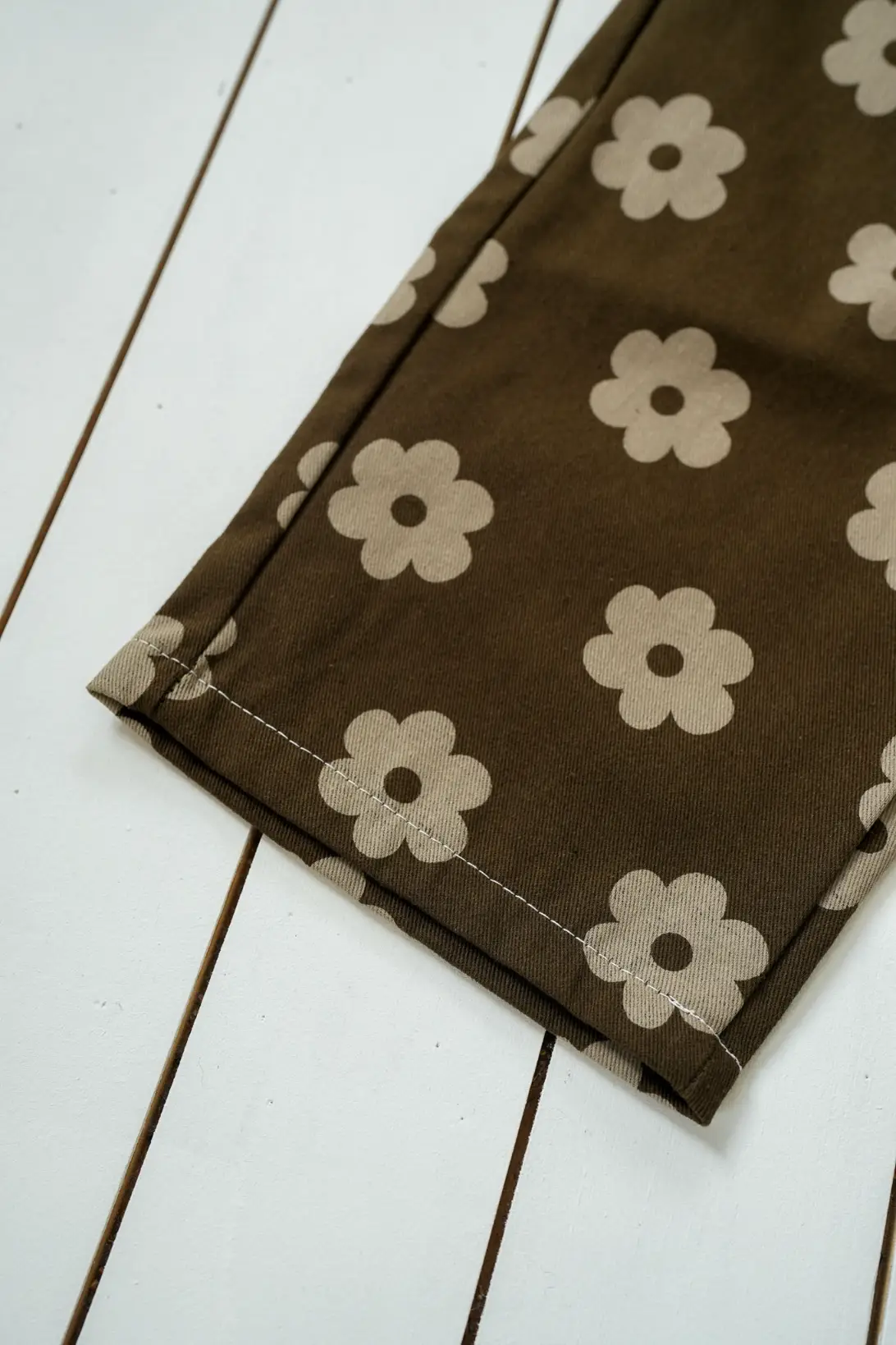 Brown Daisy Pants for kids with beige floral print and elasticated waist