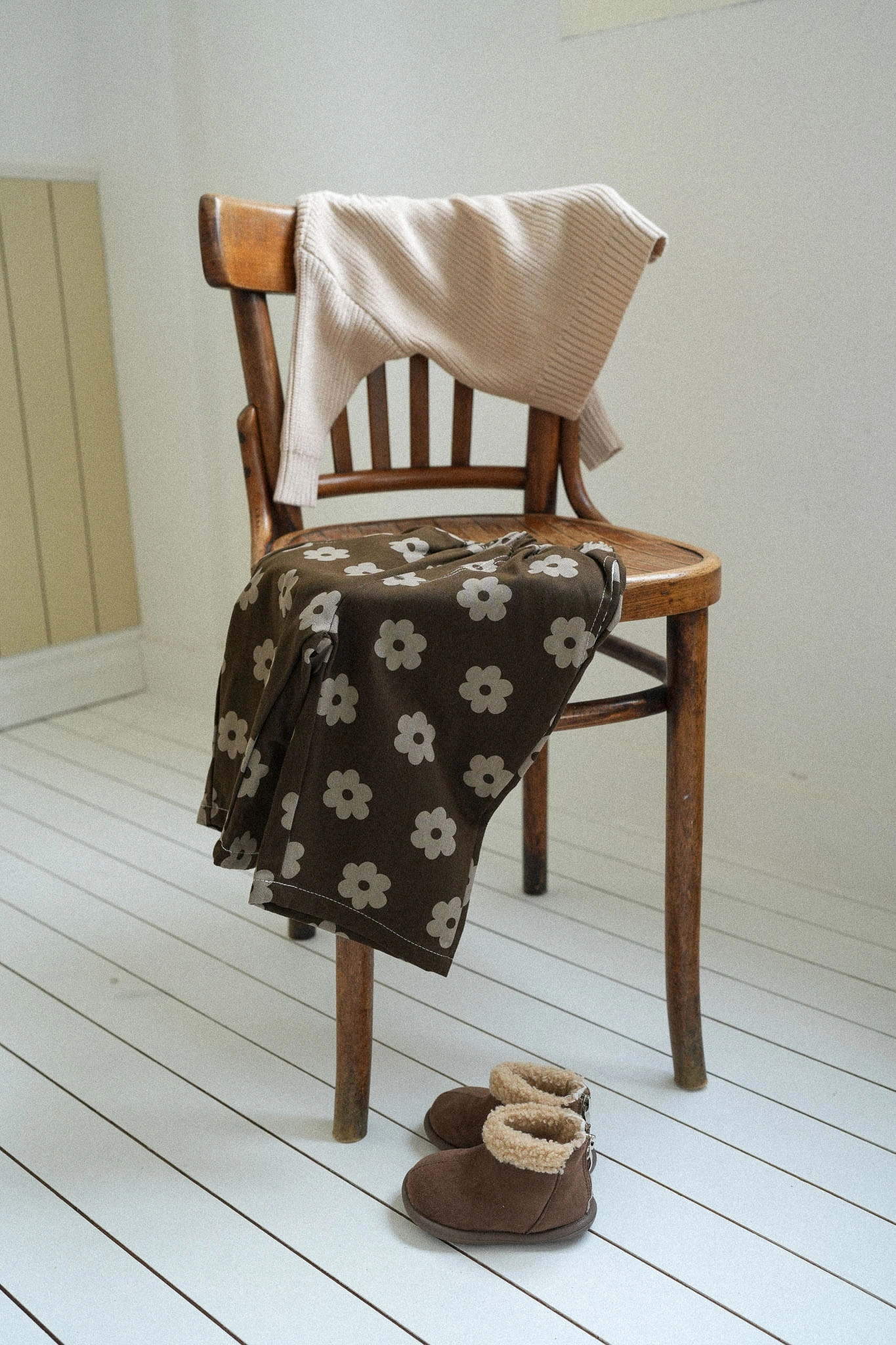 Brown Daisy Pants for kids with beige floral print and elasticated waist